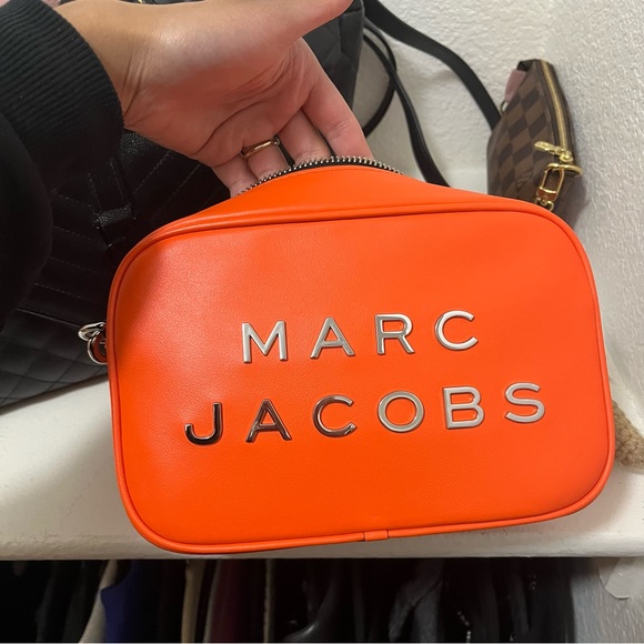 Marc Jacob’s orange crossbody bag, camera bag, only worn once great condition - Picture 6 of 8